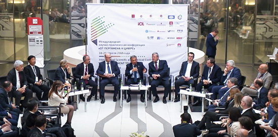Пленарное заседание с участием Р.Н.Минниханова (в центре) и А.Н.Артизова