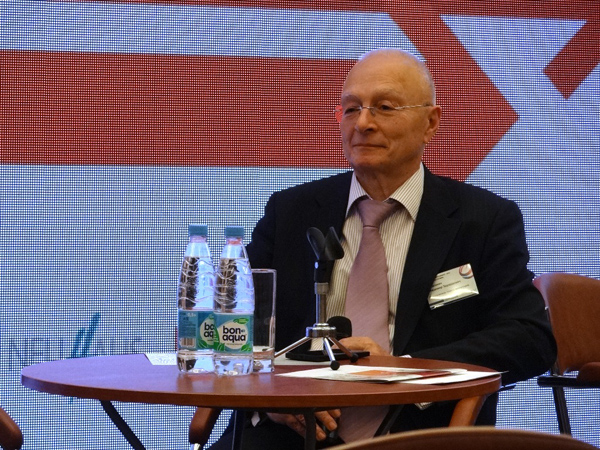 Председатель совета директоров компании ЭОС, к.т.н. Владимир Баласанян на «Осеннем документообороте – 2015»