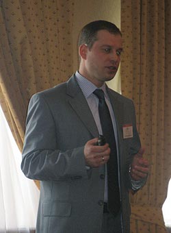 Станислав Косогоров из компании ТТК осветил вопросы создания СМИБ системы управления IP-сети